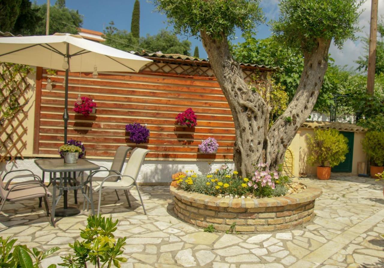 Flowers studios Benitses  Exterior foto